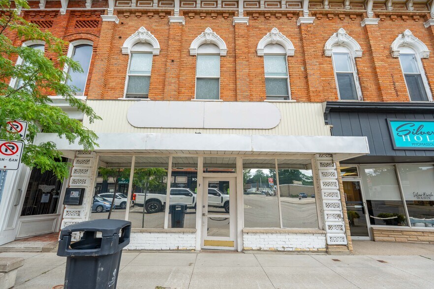 7 Main St W, Ridgetown, ON à vendre - Photo du bâtiment - Image 2 de 42
