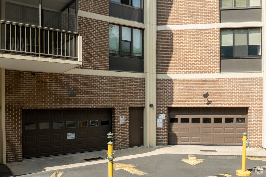 8302 Old York Rd, Elkins Park, PA à vendre - Photo du bâtiment - Image 3 de 5