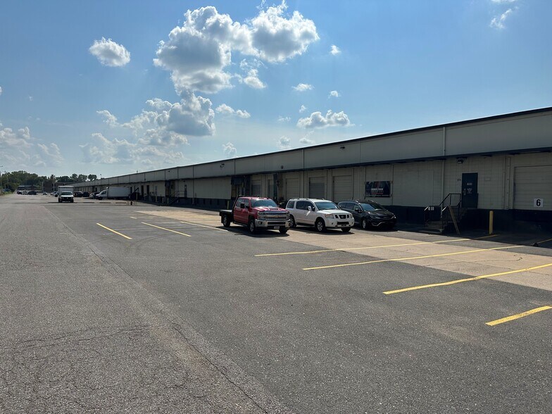 1886-1896 E Brooks Rd, Memphis, TN à louer - Photo du bâtiment - Image 3 de 3