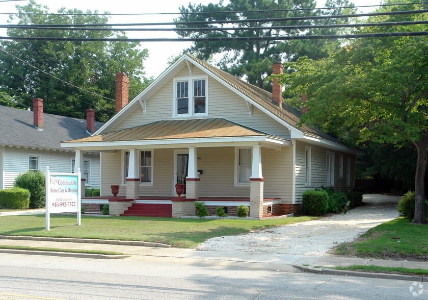 216 Beaman St, Clinton, NC for sale - Primary Photo - Image 1 of 28