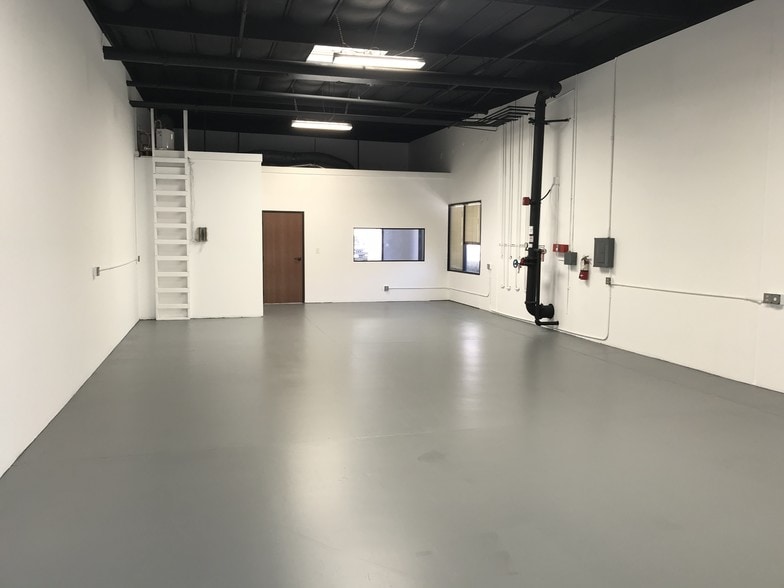 1422 S Allec St, Anaheim, CA for lease - Interior Photo - Image 2 of 4