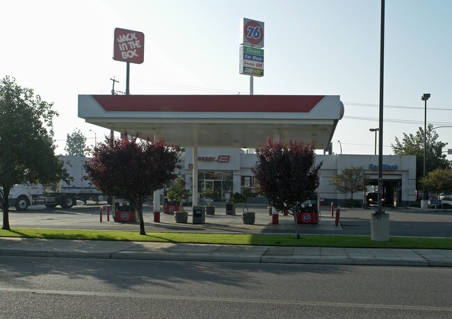 Plus de détails pour 4095 N Golden State Blvd, Fresno, CA - Commerce de détail à louer