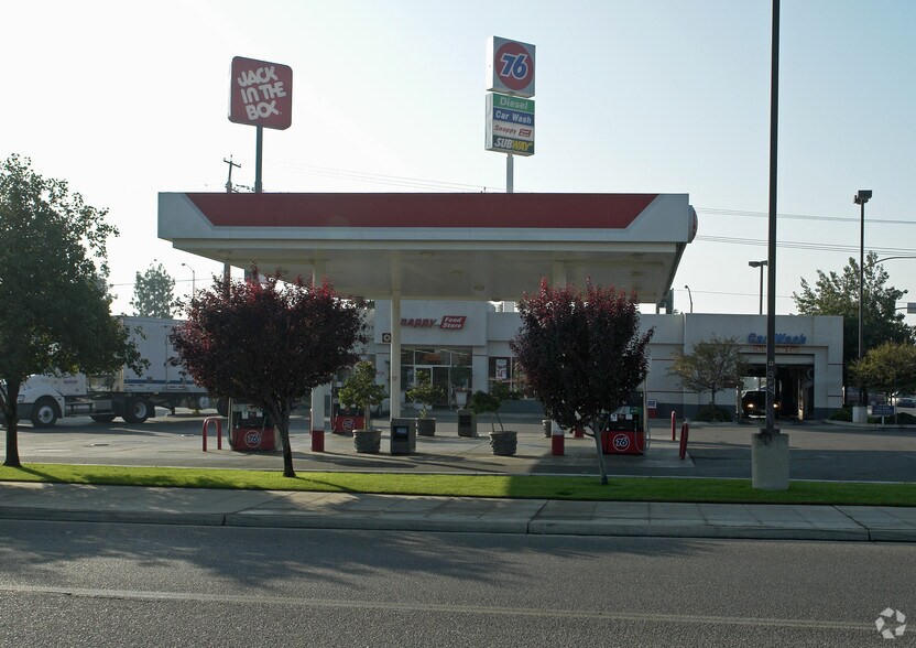 4095 N Golden State Blvd, Fresno, CA à louer - Photo principale - Image 3 de 4