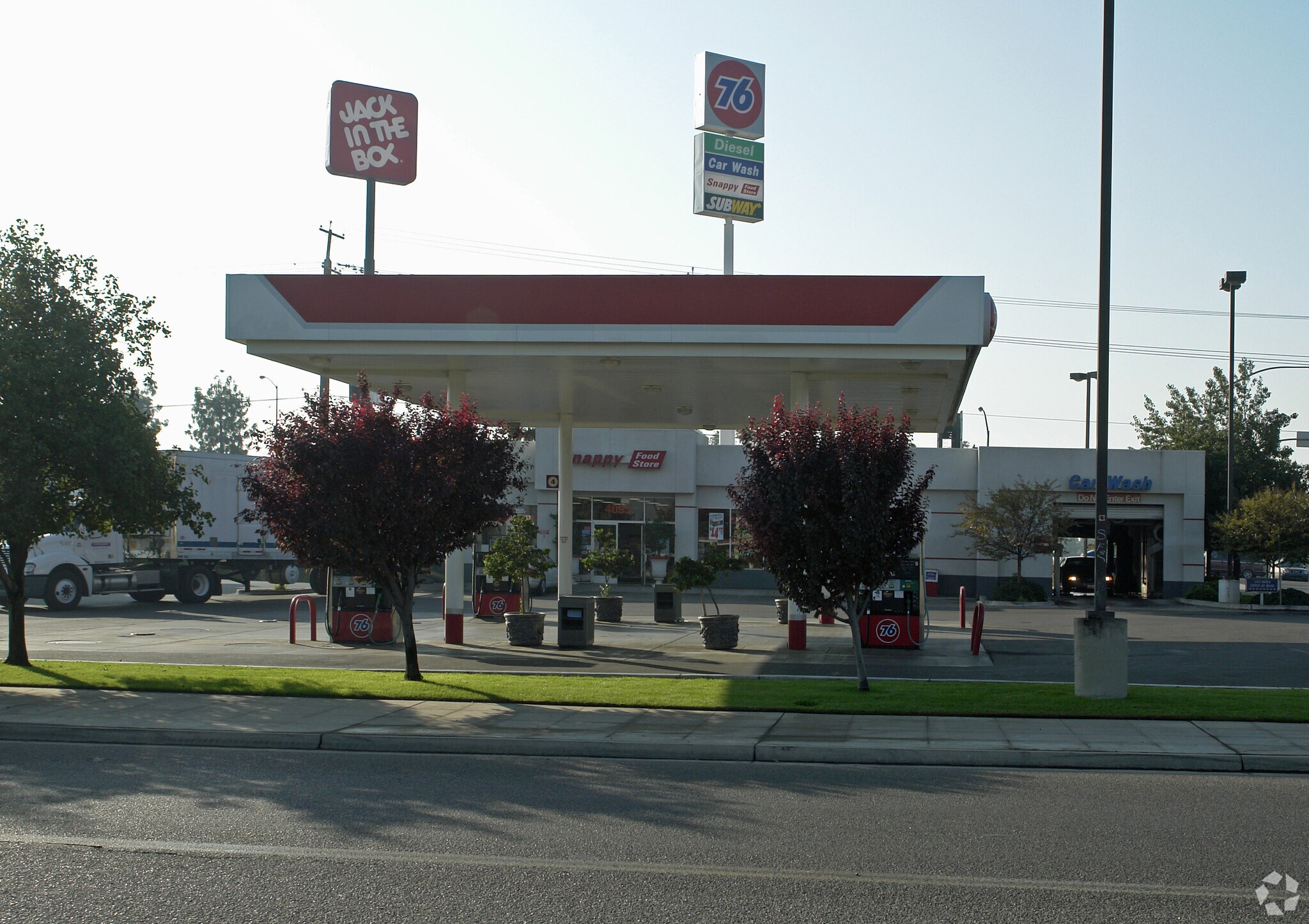 4095 N Golden State Blvd, Fresno, CA à louer Photo principale- Image 1 de 5
