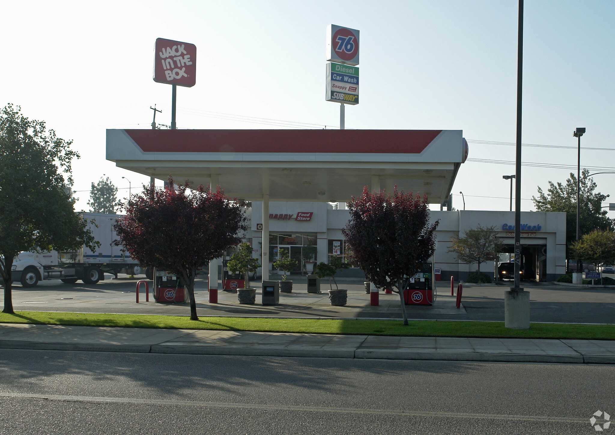 4095 N Golden State Blvd, Fresno, CA for lease Primary Photo- Image 1 of 5