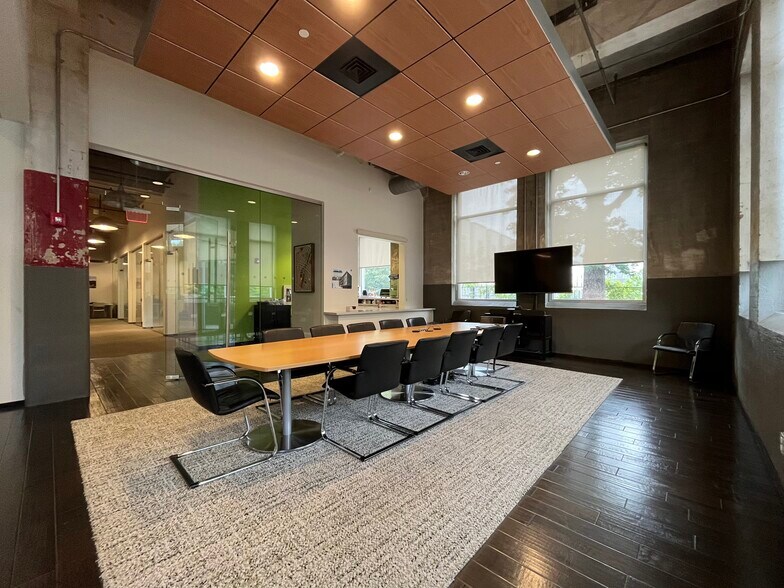 2459 Wilkinson Blvd, Charlotte, NC à louer - Photo du bâtiment - Image 3 de 34