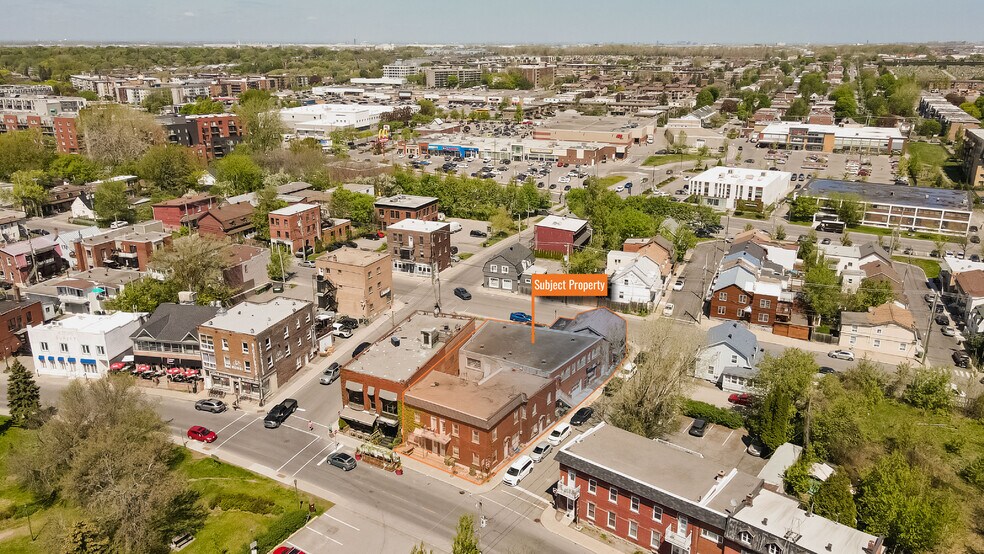 Commerce de détail dans Montréal, QC à vendre - Photo du bâtiment - Image 1 de 1