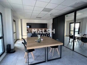 Bureau dans Décines-Charpieu à louer Photo intérieure- Image 2 de 4