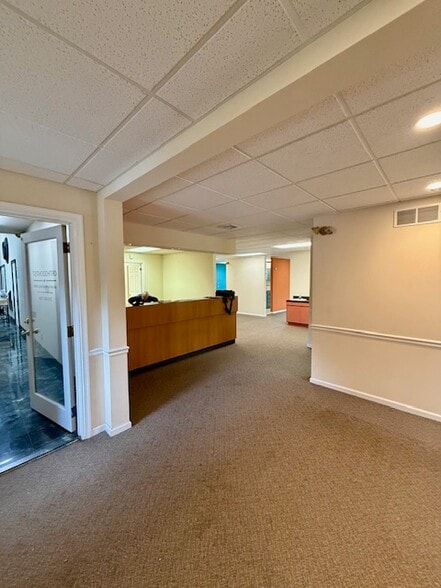 1098 Washington Crossing Rd, Washington Crossing, PA for lease - Interior Photo - Image 3 of 14