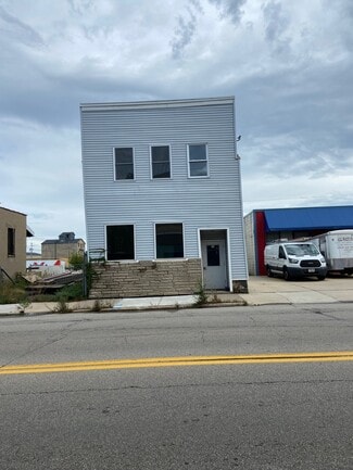 Plus de détails pour 610 Oregon St, Oshkosh, WI - Bureau à vendre