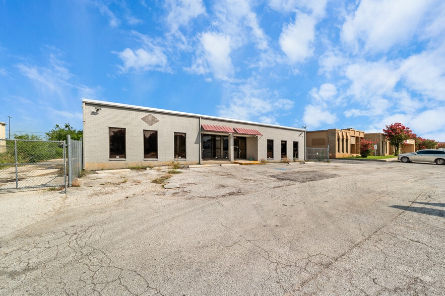 10854 Vandale St, San Antonio, TX for sale - Building Photo - Image 2 of 36