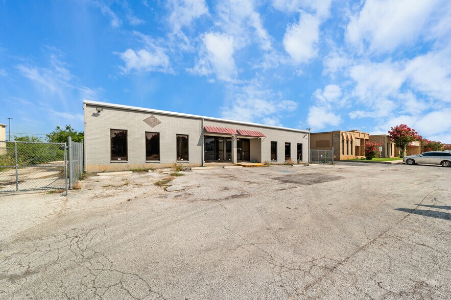 10854 Vandale St, San Antonio, TX à vendre - Photo du bâtiment - Image 2 de 36