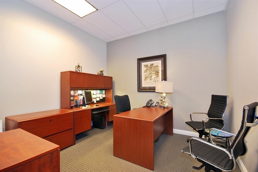 415 E State St, Geneva, IL à louer - Photo du bâtiment - Image 3 de 19