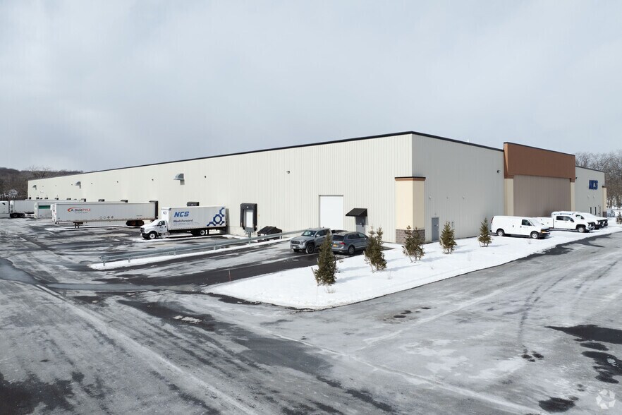 100 Cohoes Ave, Troy, NY à louer - Photo du bâtiment - Image 3 de 7