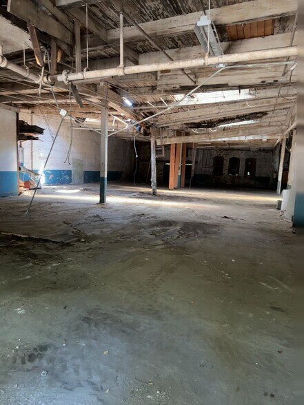 629-633 SW Ralph David Abernathy Blvd, Atlanta, GA for sale - Commercial Listing Video - Image 2 of 5