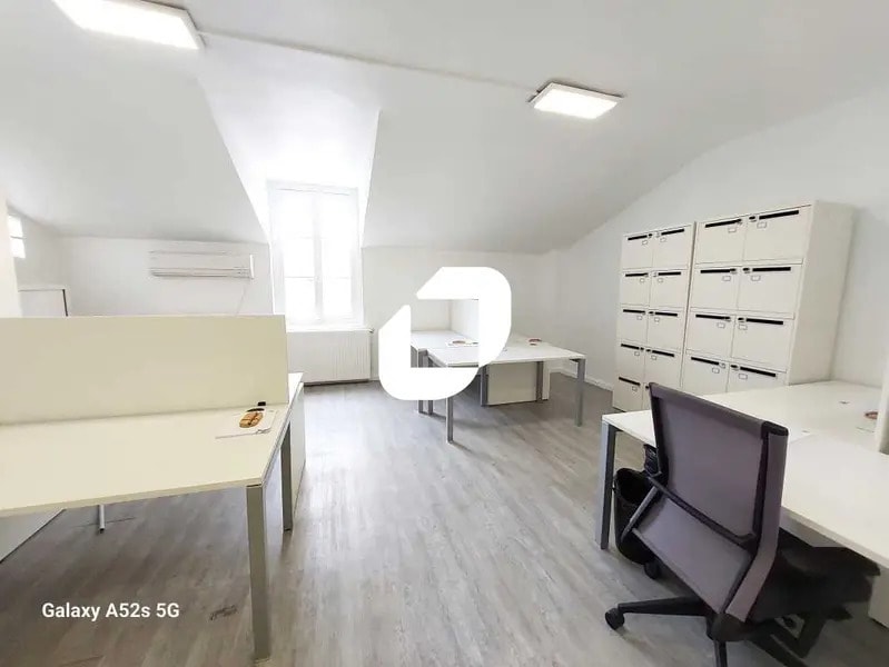 Bureau dans Versailles à louer Photo intérieure- Image 1 de 6