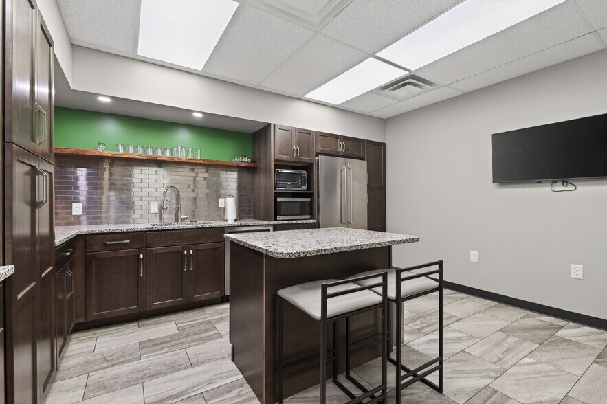 2510 Solway Rd, Knoxville, TN à louer - Photo du bâtiment - Image 3 de 30