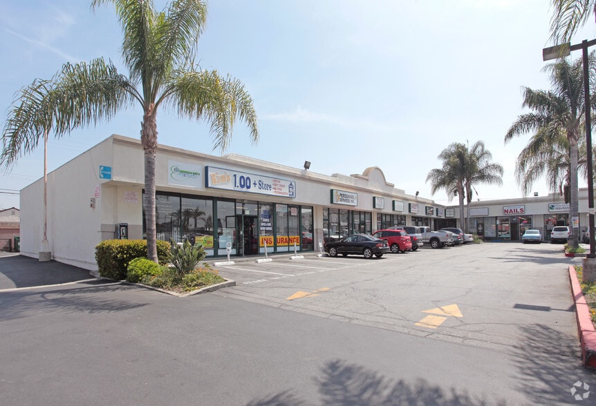 7401-7435 Florence Ave, Downey, CA à louer - Photo du bâtiment - Image 3 de 6