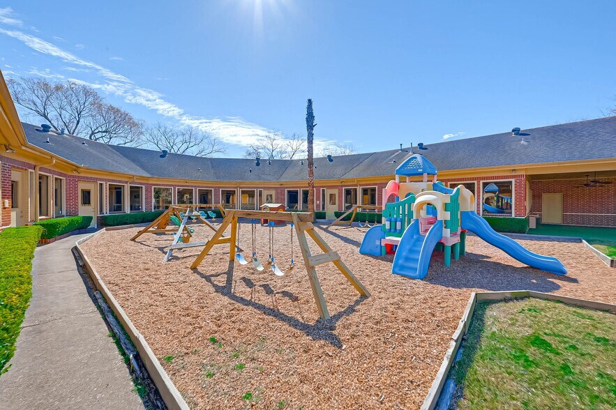 8644 Beverlyhill St, Houston, TX à vendre - Photo du bâtiment - Image 2 de 4