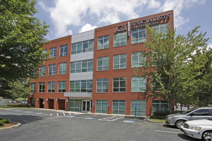 711 Canton Rd NE, Marietta, GA à louer - Photo du bâtiment - Image 2 de 5