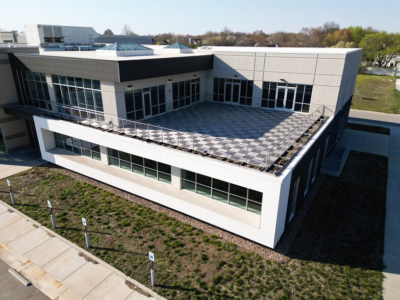 9758 E 21st St N, Wichita, KS for lease - Building Photo - Image 2 of 9