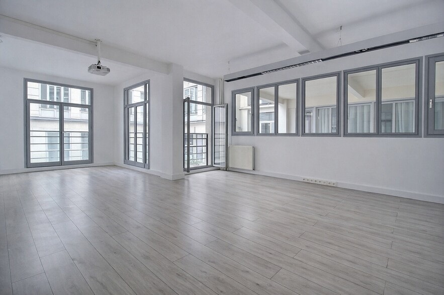 15 Rue Martel, Paris for sale - Building Photo - Image 2 of 6