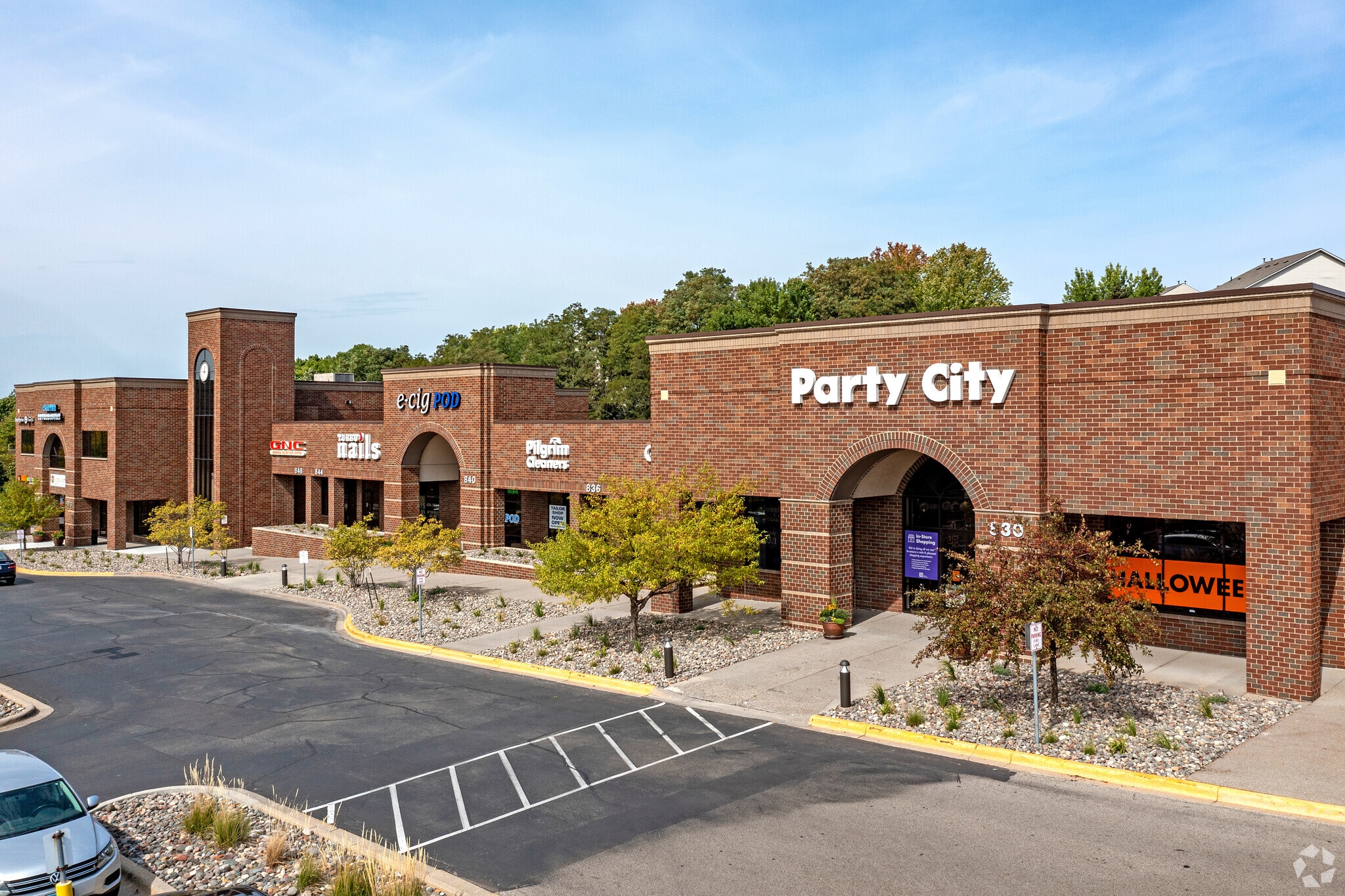 800-960 W 78th St W, Chanhassen, MN for lease Primary Photo- Image 1 of 9
