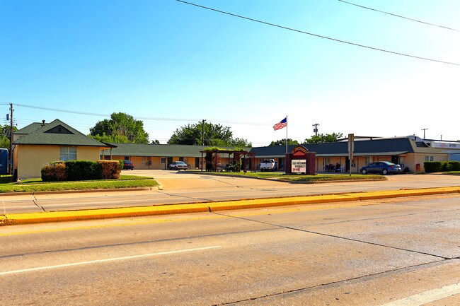 Plus de détails pour 925 W Main St, Yukon, OK - Multi-résidentiel à vendre