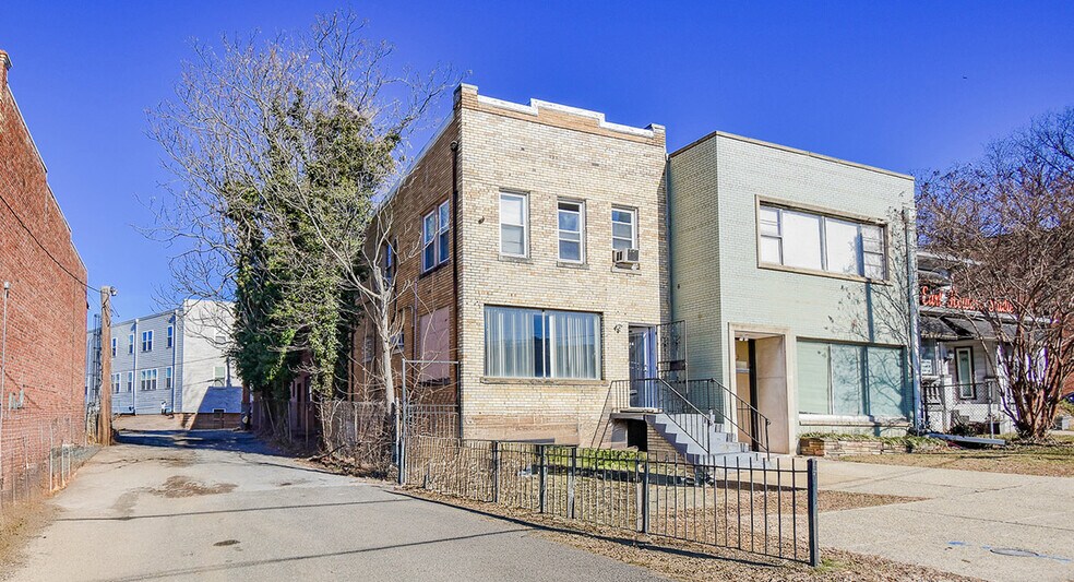 2524 Pennsylvania Ave SE, Washington, DC à vendre - Photo du bâtiment - Image 2 de 2