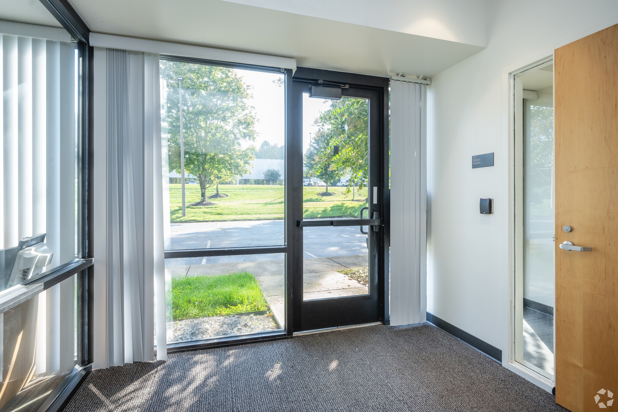 111 Corporate Dr, Spartanburg, SC for lease Interior Photo- Image 1 of 13