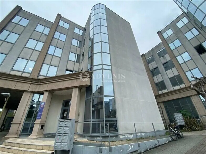 Office in Neuilly-Plaisance for lease - Building Photo - Image 1 of 1