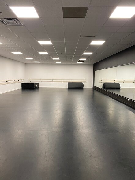 280 High St, Clinton, MA à louer - Photo du bâtiment - Image 2 de 11