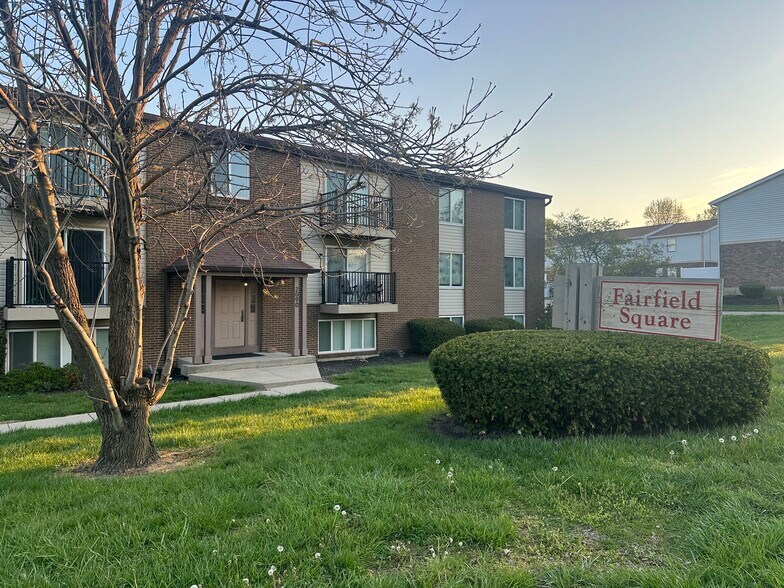 Fairfield Square portefeuille de 2 propriétés à vendre sur LoopNet.ca - Photo du bâtiment - Image 3 de 13
