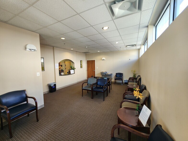 4541-4545 Spotsylvania Pky, Fredericksburg, VA for lease - Building Photo - Image 2 of 24