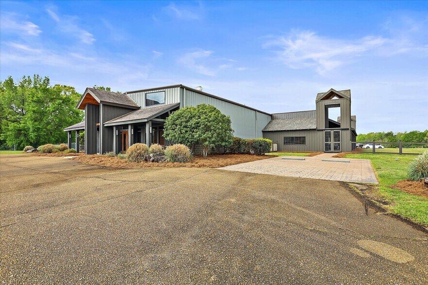 809 N Church St, Florence, MS à louer - Photo du bâtiment - Image 2 de 26