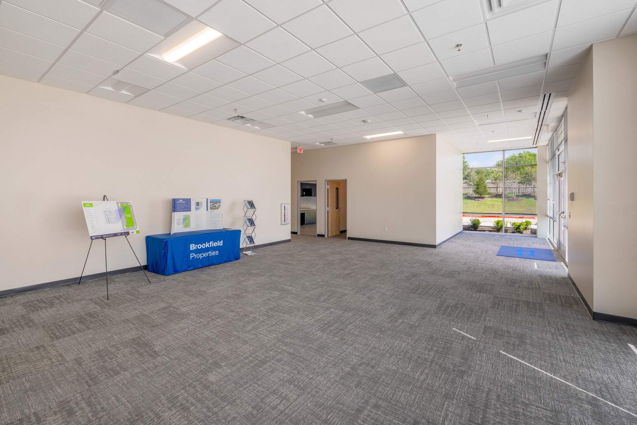 Mustang Court at DFW International Airport, Bldg 1, Grapevine, TX for lease Interior Photo- Image 1 of 2