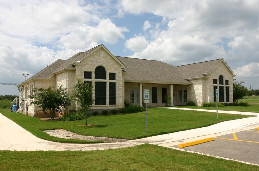 251 N FM 1626, Buda, TX à louer - Photo principale - Image 1 de 12