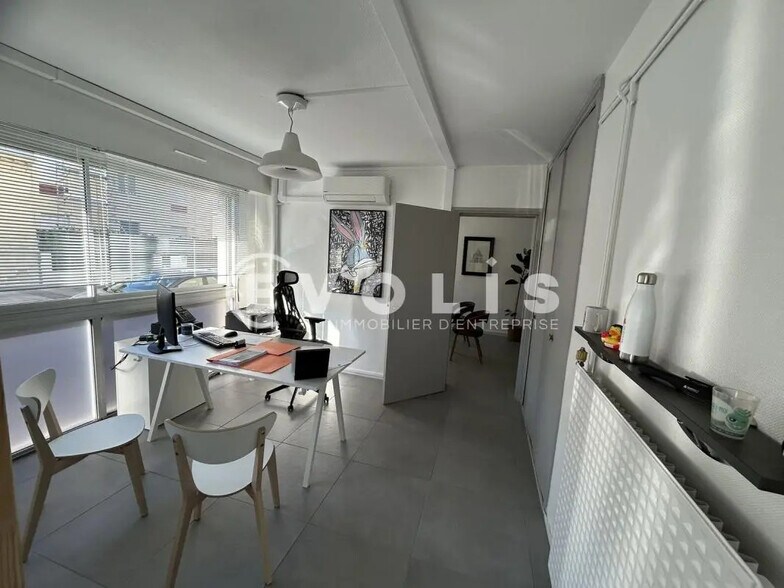 Office in Bordeaux for sale - Interior Photo - Image 2 of 2