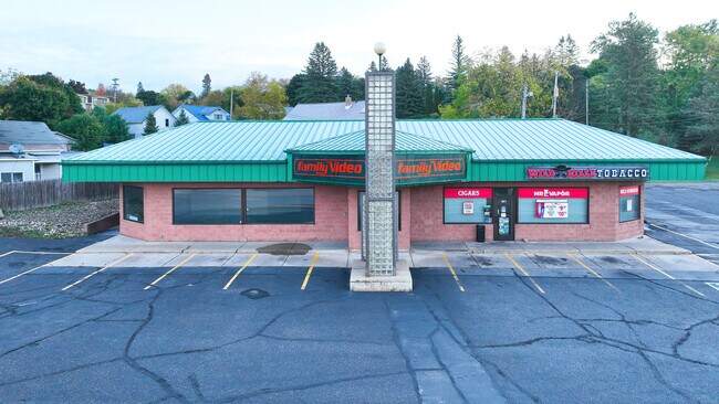 Plus de détails pour 901 S Stephenson Ave, Iron Mountain, MI - Commerce de détail à louer