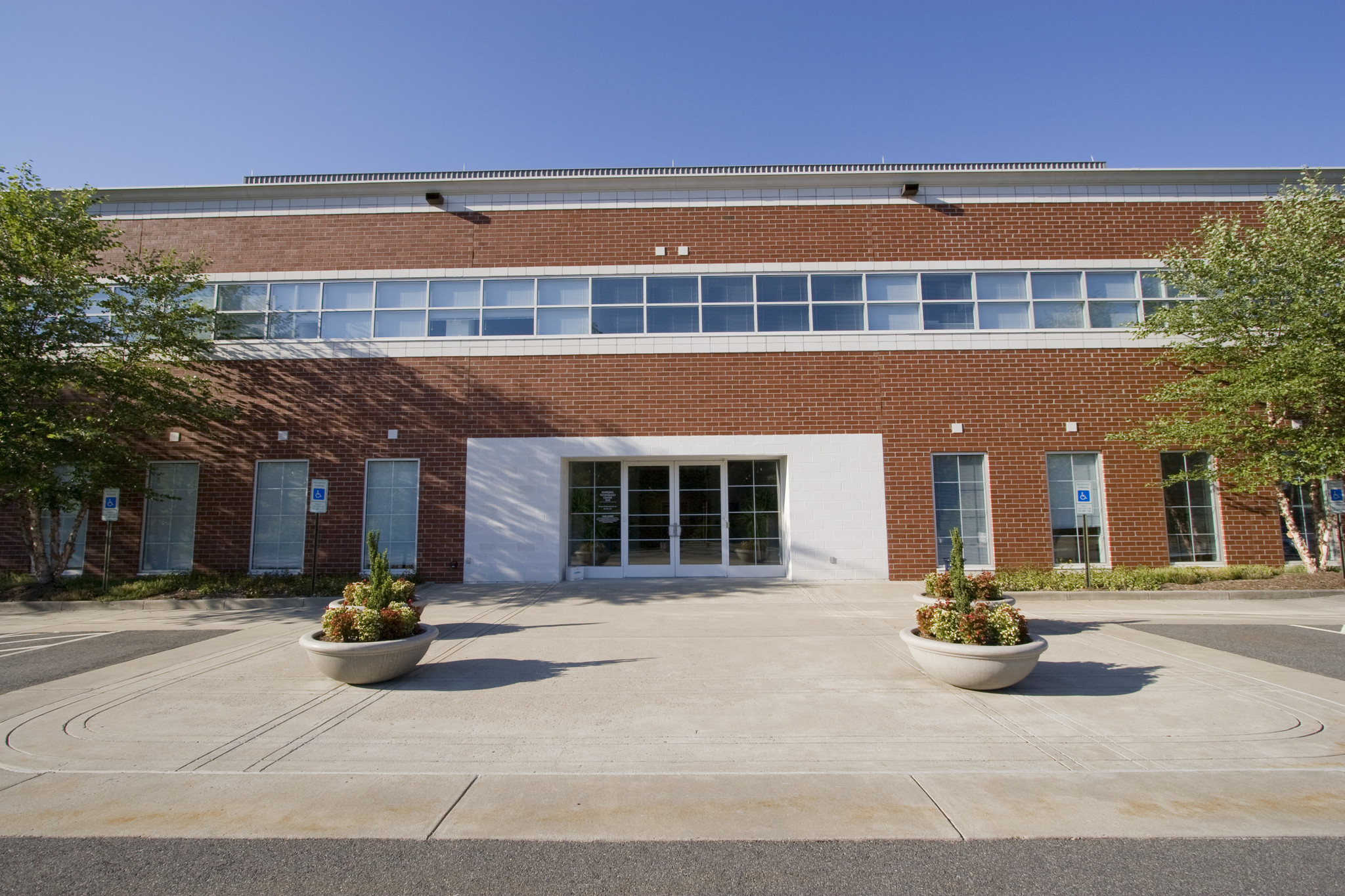 1670 Discovery Dr, Charlottesville, VA à vendre Photo du bâtiment- Image 1 de 1