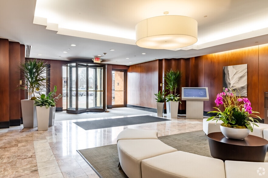 745 Mcclintock Dr, Burr Ridge, IL for sale - Lobby - Image 3 of 8