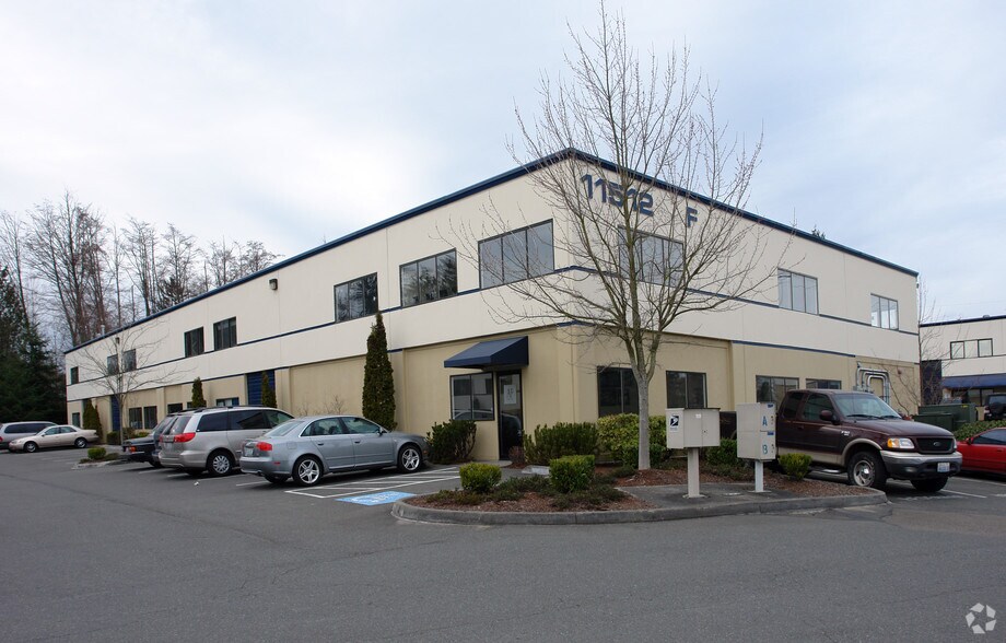 11512 Airport Rd, Everett, WA à louer - Photo du bâtiment - Image 1 de 10