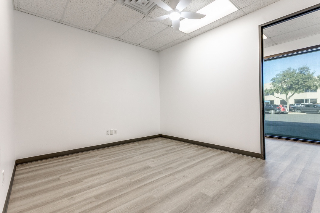 98 Briggs Ave, San Antonio, TX for lease Interior Photo- Image 1 of 5