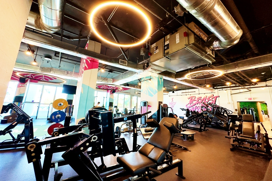 1800 N Bayshore Dr, Miami, FL for sale - Interior Photo - Image 3 of 12