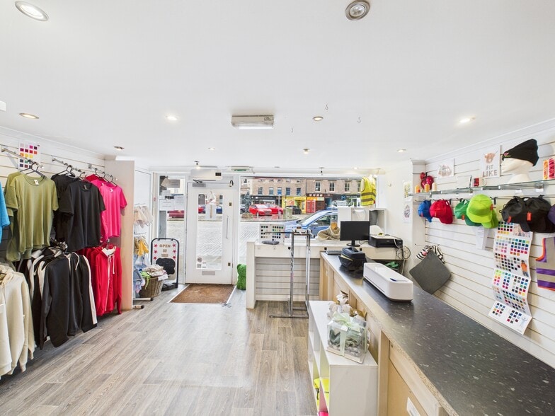 144-152 High St, Montrose à vendre - Photo intérieure - Image 2 de 4