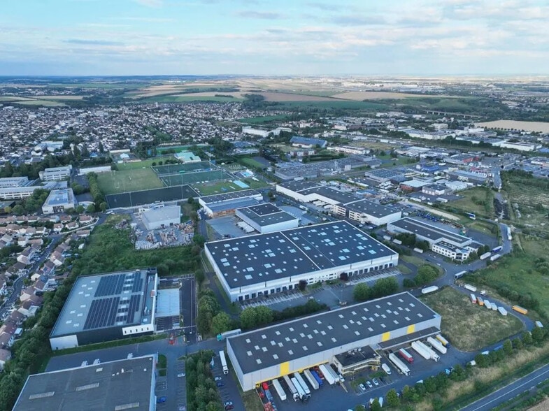 Industrial in Goussainville for lease - Aerial - Image 3 of 6