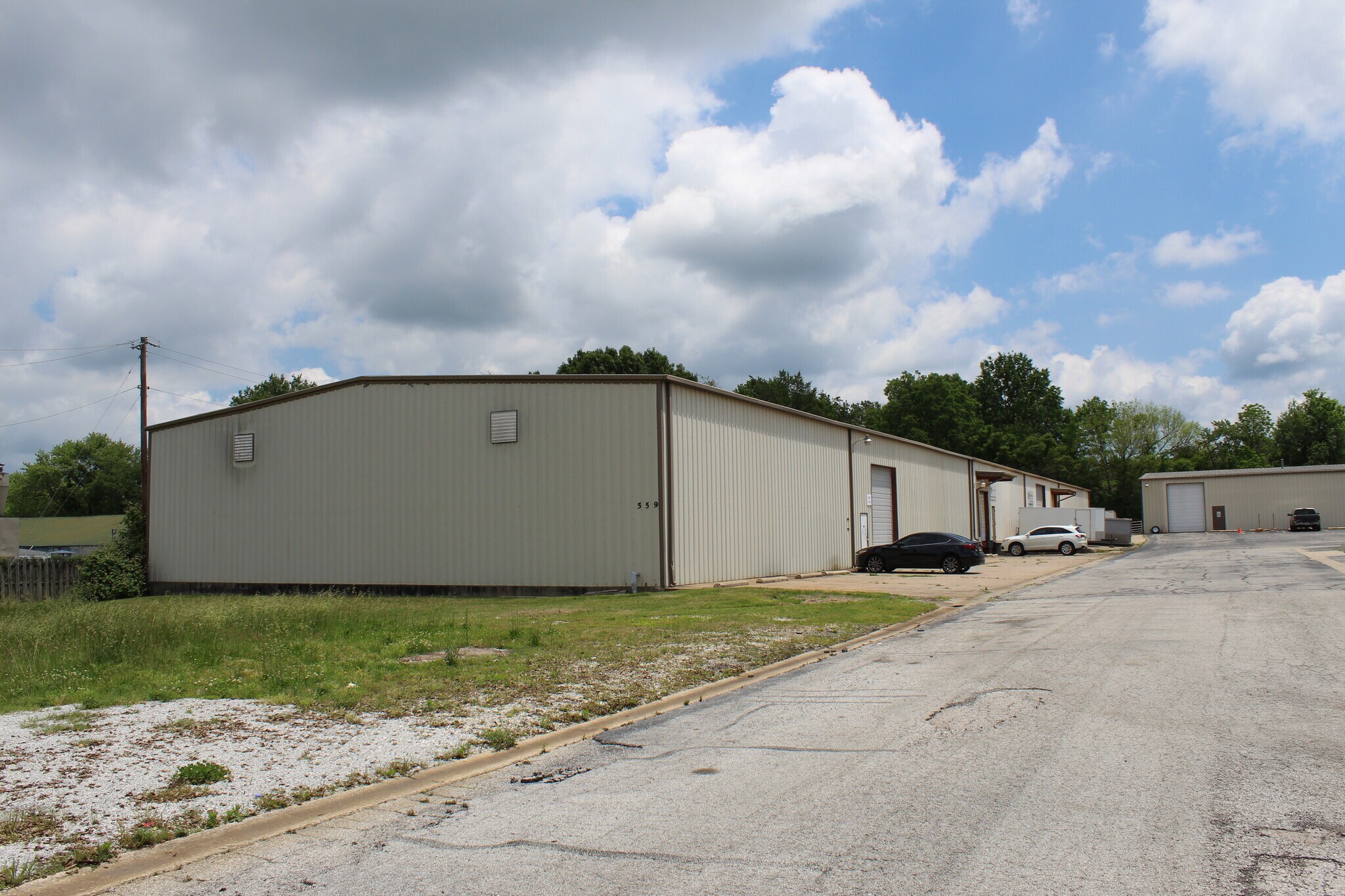 559 N 13th St, Rogers, AR à louer Photo principale- Image 1 de 11