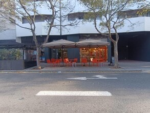 Retail in Barcelona, Barcelona for lease Interior Photo- Image 2 of 21