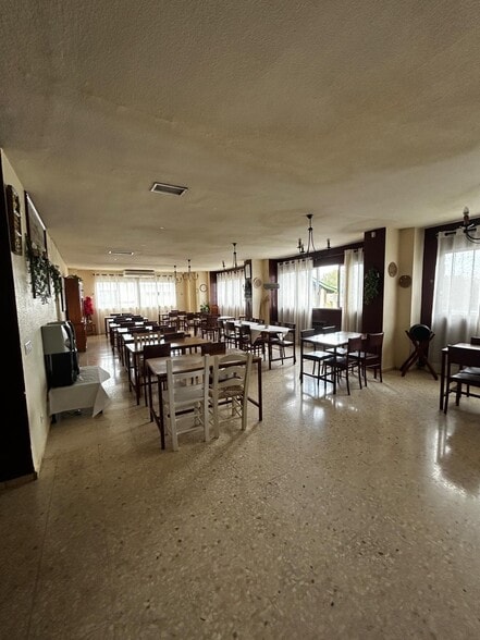 Retail in Córdoba for lease - Building Photo - Image 1 of 19