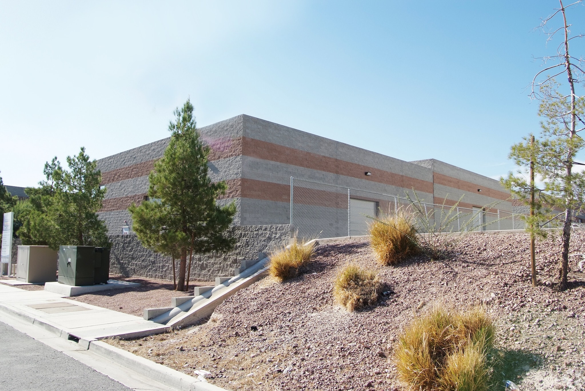 4737-4741 Vandenberg, North Las Vegas, NV for lease Primary Photo- Image 1 of 8